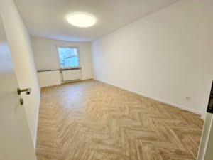 VERMIETET! Top Nordendlage! Auch WG- geeignet! Nagelneu sanierte 4 Zimmerwohnung im 5. OG
