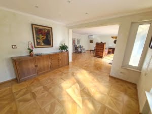 VERMIETET!Perfekte Lage am Berger Hang! 6 Zimmer + 2 Bäder auf 2 Etagen mit eigenem Garten + Teich!