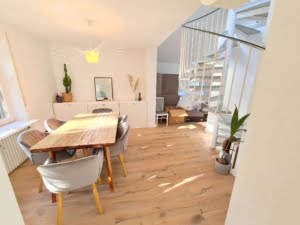 VERMIETET! Stylisch! Schicke 4 Zimmer offene Maisonette mit 2 Bädern + 2 Balkonen – Sachsenhausen