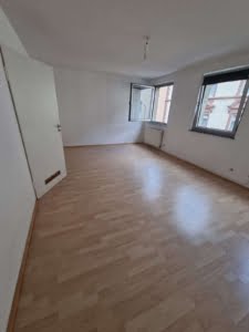 VERMIETET! Gemütliche 2 Zimmerwohnung mit Wannenbad – zentral in Rödelheim
