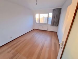 VERMIETET! Bester Skylineblick inkl. +Pool+Sauna im Haus! Schicke 3 Zimmer Wohnung mit Balkon –