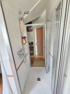 VERMIETET! Sehr großzügige 3-Zimmer Maisonette mit 2 Balkonen + TG-Platz – Top Lage Sachsenhausen