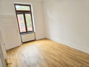 VERMIETET! Altbaucharme pur in Top Lage Sachsenhausen: 4 Zimmerwohnung mit Balkon + Parkett + EBK