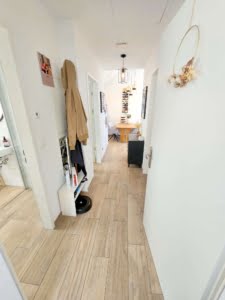 VERMIETET! Schicke 4 Zimmer Dachgeschosswohnung + 2 Balkone + 2 Bäder + Fußbodenheizung -ruhig + zentral in Rödelheim