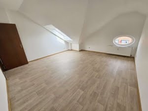 VERMIETET! Sonnige + große 3 Zimmer Dachgeschosswohnung – Hanau Nähe TÜV – zentrale Lage