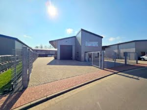 VERMIETET! Produktions-/Lagerhalle mit Bürofläche mit hervorragender Anbindung