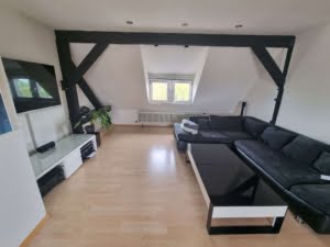 Ganz oben im Altbau! Sonnige+ richtig große Dachstudio Wohnung mit Skyline- + Taunusblick – ruhig in Rödelheim