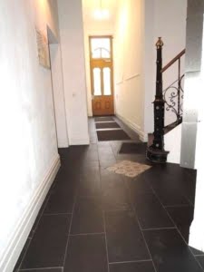 Vermietet! Wow! Altbaucharme pur! 4 Zimmer + Wohnküche + Balkon- top saniert