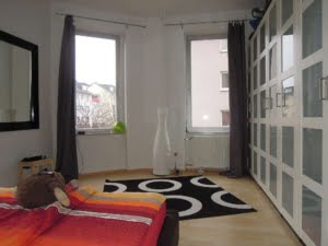 VERMIETET! Sonnige, großzügige 3 Zimmer Altbauwohnung – ruhig + zentral in Heddernheim