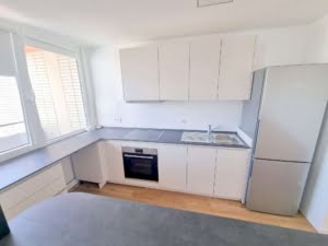 VERMIETET! Bester Skylineblick inkl. +Pool+Sauna im Haus! Schicke 3 Zimmer Wohnung mit Balkon –