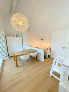 VERMIETET!Stylisch ! Große 3-Zimmer Maisonette mit 2 Balkonen – Top Lage Bornheim Nähe Berger Str.