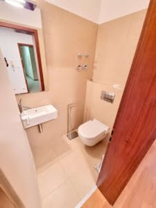 VERMIETET! Bester Skylineblick inkl. +Pool+Sauna im Haus! Schicke 3 Zimmer Wohnung mit Balkon –