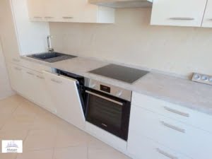 VERKAUFT! Schwimmbad + Sauna im Haus! Neu saniert! 3-Zimmer mit Balkon – Sachsenhausen