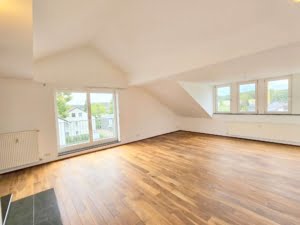 VERKAUFT!Attraktive große 3 Zimmer Dachstudio Whg. mit Balkon +Garagenpl – Top Lage nahe Stadtwald