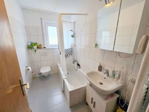 VERKAUFT! Kapitalanlage: gepflegtes MFH mit 5-6 Whg. + 1 Garage + Hof + Garten – zentrale Lage Bad Soden