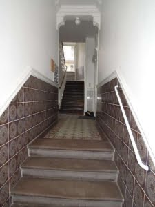 VERMIETET! Altbaucharme in Sachsenhausen: gemütliche 2 Zimmerwohnung mit Tageslichtbad