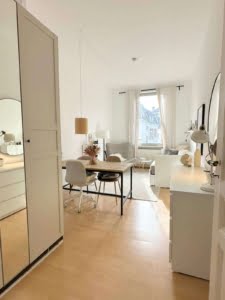 VERMIETET! Topst Lage von Sachsenhausen! Altbaucharme! Gemütliche 2 Zimmerwohnung inkl. Wannenbad