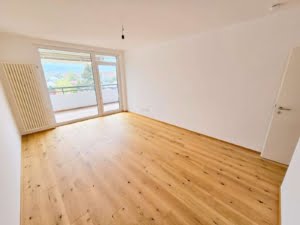 VERMIETET! Erstbezug nach Sanierung! Sonnige 4 Zimmerwohnung mit Balkon + Weitblick – Kriftel