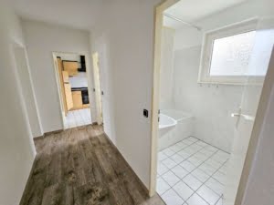 VERMIETET! Gemütliche 3 Zimmerwohnung mit großem Balkon in gepflegter Grünanlage in Bad Homburg