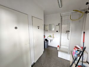 VERMIETET! Lager-/Produktionshalle mit vielen Möglichkeiten – gute Anbindung im Gewerbegebiet von Altenstadt