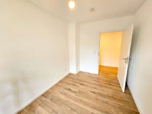 VERMIETET! Erstbezug kmpl. saniert! Sonnige 2-Zimmer Wohnung + Gartennutz.- mainnah in Fechenheim