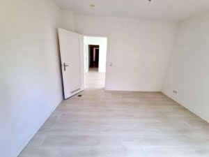 VERMIETET! Neu saniert! Sonnige 2 Zimmerwohnung mit Balkon – direkt am Kettler Krankenhaus