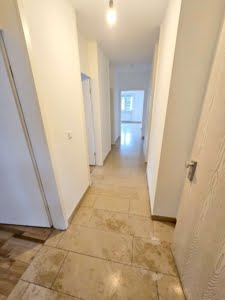 VERMIETET! Komplett renoviert in 2023! Große 3 Zimmerwohnung mit 2 Bädern + Balkon und inkl. Gartennutzung – Niederrad