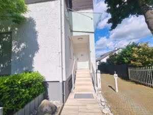 VERMIETET! Koffer auspacken und zu Hause sein! Groß + Stylisch – ein tolles Studio! 1 Zimmer + sep. Wohnküche + Terrasse – Top Lage Sachsenhausen