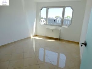 VERKAUFT! Schwimmbad + Sauna im Haus! Neu saniert! 3-Zimmer mit Balkon – Sachsenhausen