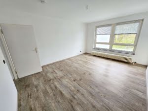 VERMIETET! Gemütliche 3 Zimmerwohnung mit großem Balkon in gepflegter Grünanlage in Bad Homburg