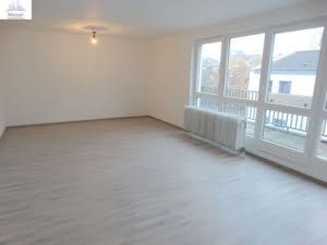 VERMIETET!2021 neu saniert! Toplage : Großes, sonniges 1 Zimmer Apt. mit Balkon + sep. Küche mit EBK