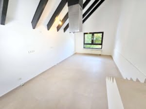 Nagelneu saniert! Große 3 Zimmer mit Terrasse + Garten – Parkettboden – Wohnküche – Neu Isenburg