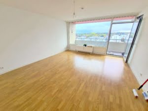 VERMIETET! Schicke 2 Zimmer Wohnung mit Balkon – Sachsenhausen + POOL+SAUNA im Haus!
