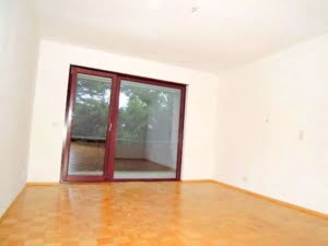 VERMIETET! sonnige 4,5 Zimmer mit Balkon – Parkett + Schwimmbad/Sauna im Haus – Niederad