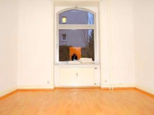 VERMIETET! Gemütliche 2 Zi Wohnung im Hochparterre geräumige Wohnküche – zentral in Heddernheim