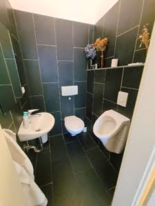 VERMIETET! 3 große Zimmer + Wohnküche + Balkon- top saniert – Mitten im Leben – Altbaucharme pur!