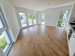 VERMIETET! Nagelneu + richtig schick : 3-Zimmerwohnung mit Balkon – ruhig in Offenbach-Ost