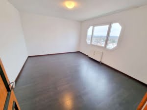 VERMIETET! Schicke 2 Zimmer Wohnung mit Balkon – Sachsenhausen + POOL+SAUNA im Haus!