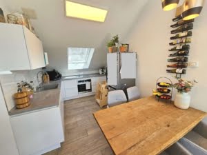 VERMIETET! Schicke 4 Zimmer Dachgeschosswohnung + 2 Balkone + 2 Bäder + Fußbodenheizung -ruhig + zentral in Rödelheim