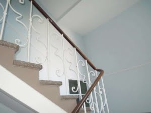VERMIETET!Bezahlbare, gemütliche 3 Zimmer Altbauwohnung – mitten in Bockenheim