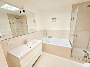 VERMIETET! Erstbezug nach Sanierung! Sonnige 4 Zimmerwohnung mit Balkon + Weitblick – Kriftel