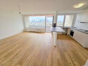 VERMIETET! Bester Skylineblick inkl. +Pool+Sauna im Haus! Schicke 3 Zimmer Wohnung mit Balkon –