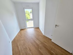 VERMIETET! Nagelneu + richtig schick : 3-Zimmerwohnung mit Balkon – ruhig in Offenbach-Ost