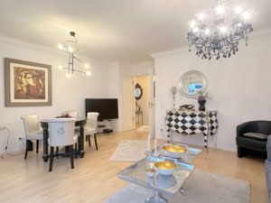 VERMIETET! Top Westend Lage! Charmant + Elegant! Voll möblierte 2 Zimmerwohnung mit 2 Balkonen
