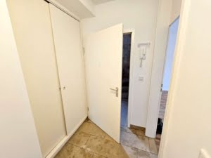 VERMIETET! Komplett renoviert in 2023! Große 3 Zimmerwohnung mit 2 Bädern + Balkon und inkl. Gartennutzung – Niederrad