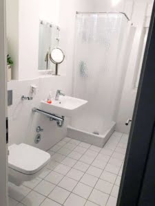 VERMIETET! Schick! Saniert! 1 Zimmer mit Balkon + Wohnküche – Top Lage Bornheim Nähe Berger Str.