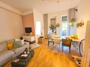VERMIETET! Große, gemütliche 3,5 Zimmer Altbauwohnung mit Balkon – zentrale Lage Nähe TÜV Hanau