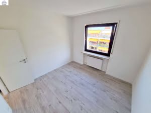 VERMIETET Was für ein Skylineblick neu saniert! Sonnige 3 Zimmerwhg. mit Balkon + EBK + neuem Bad