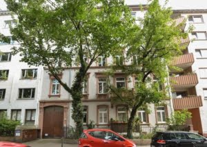 VERMIETET! Altbaucharme pur! Gemütliche 2 Zimmerwohnung mit Balkon – ruhig und zentral Nähe EZB