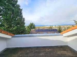 VERKAUFT! Panoramablick! Große 2 Zimmerwohnung mit Dachterrasse + TG-Platz – Top Lage Bad Vilbel